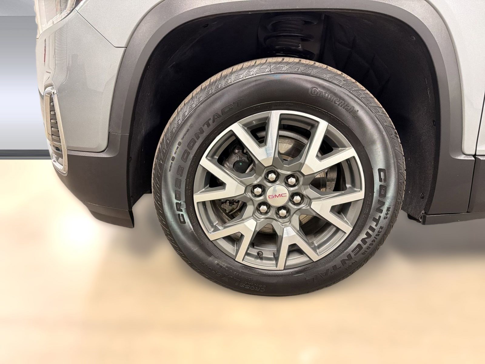 Used 2023 GMC Acadia SLE image 11