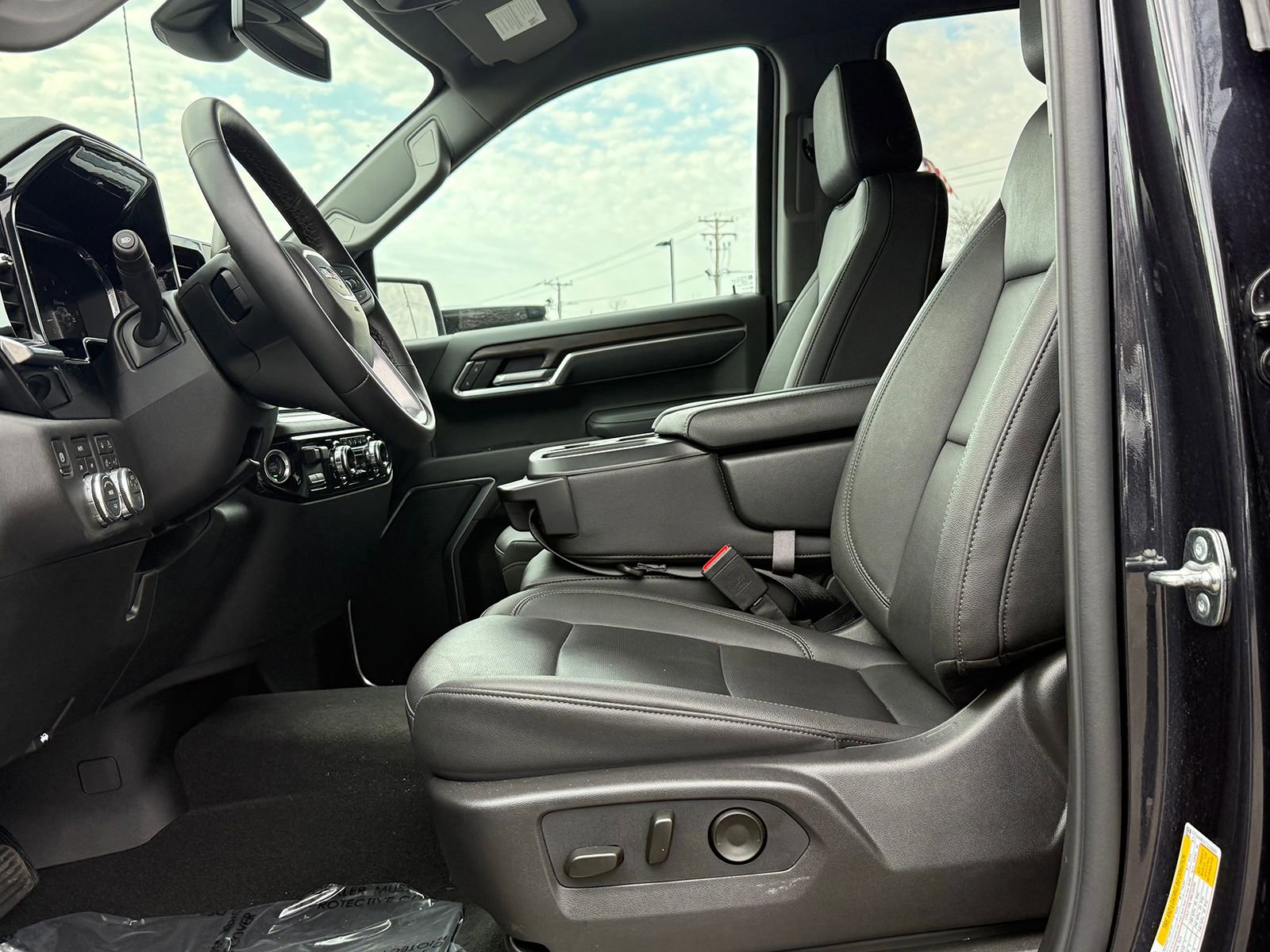 Certified 2026 GMC Sierra 1500 SLT image 17