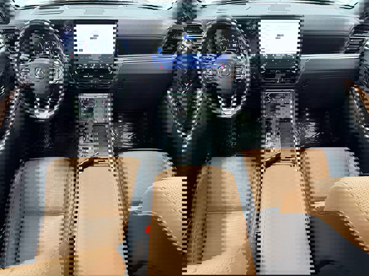 Used 2025 Lexus GX 550 w/ Accessory Package (2T) image 14