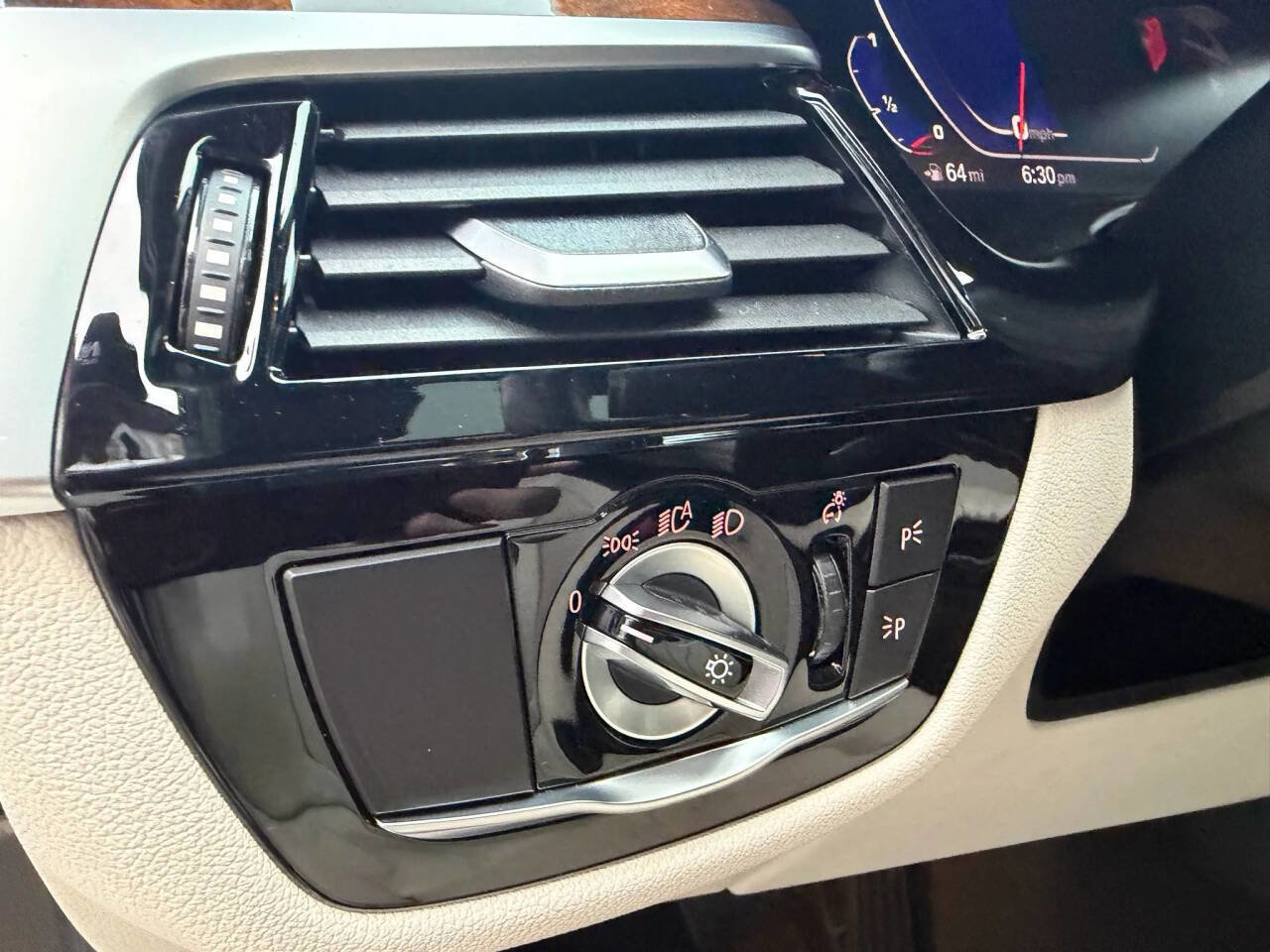 Used 2020 BMW 540i xDrive w/ Premium Package image 22