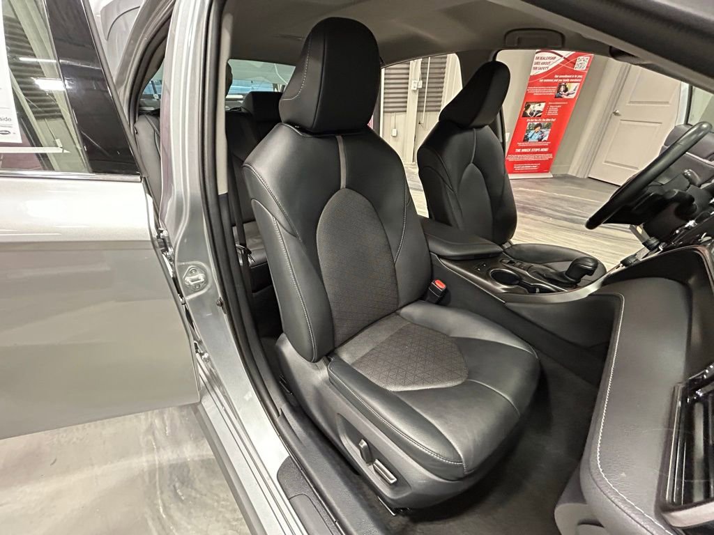 Used 2023 Toyota Camry XSE image 5