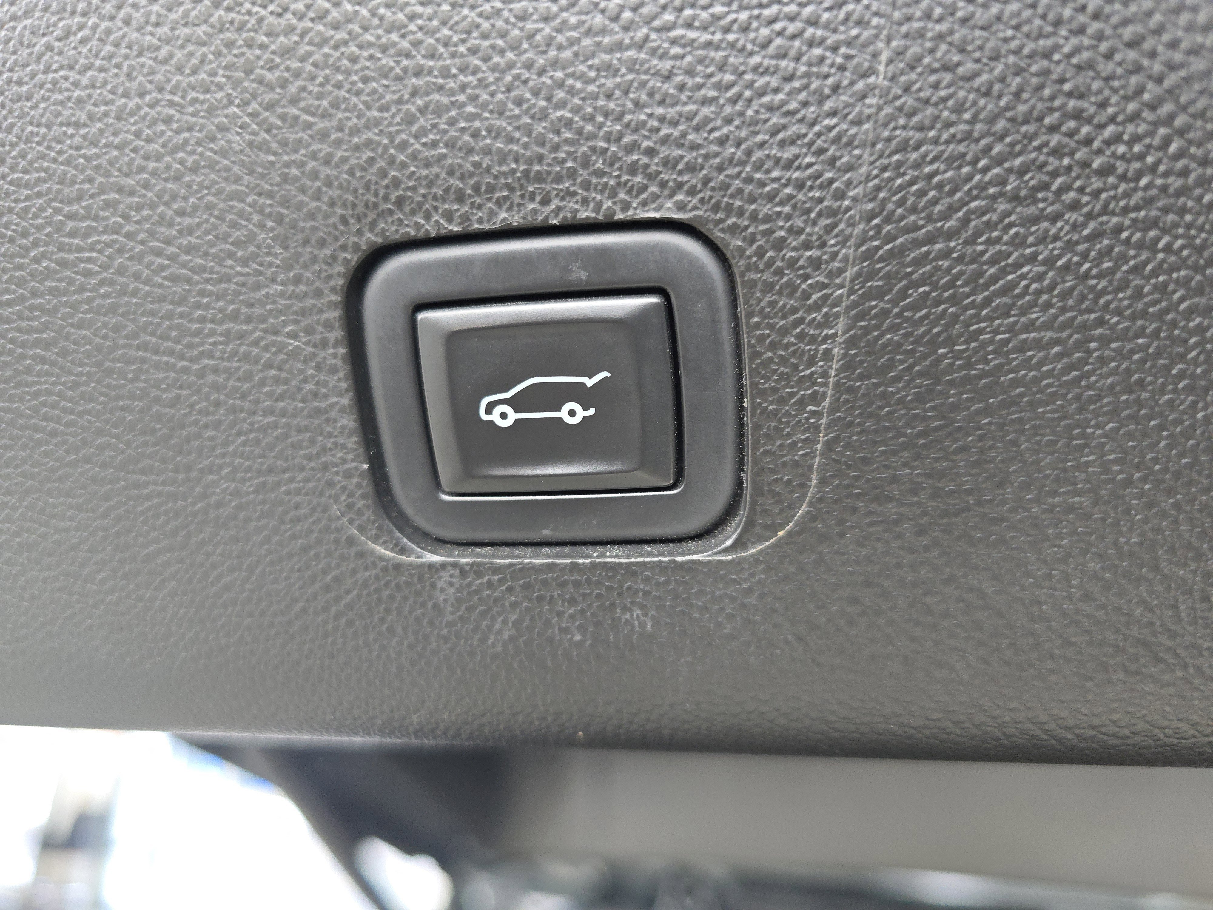 Used 2020 Chevrolet Traverse LT image 28