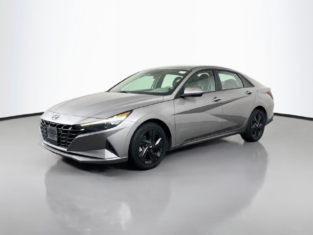 Used 2022 Hyundai Elantra SEL w/ Convenience Package FWD image 4