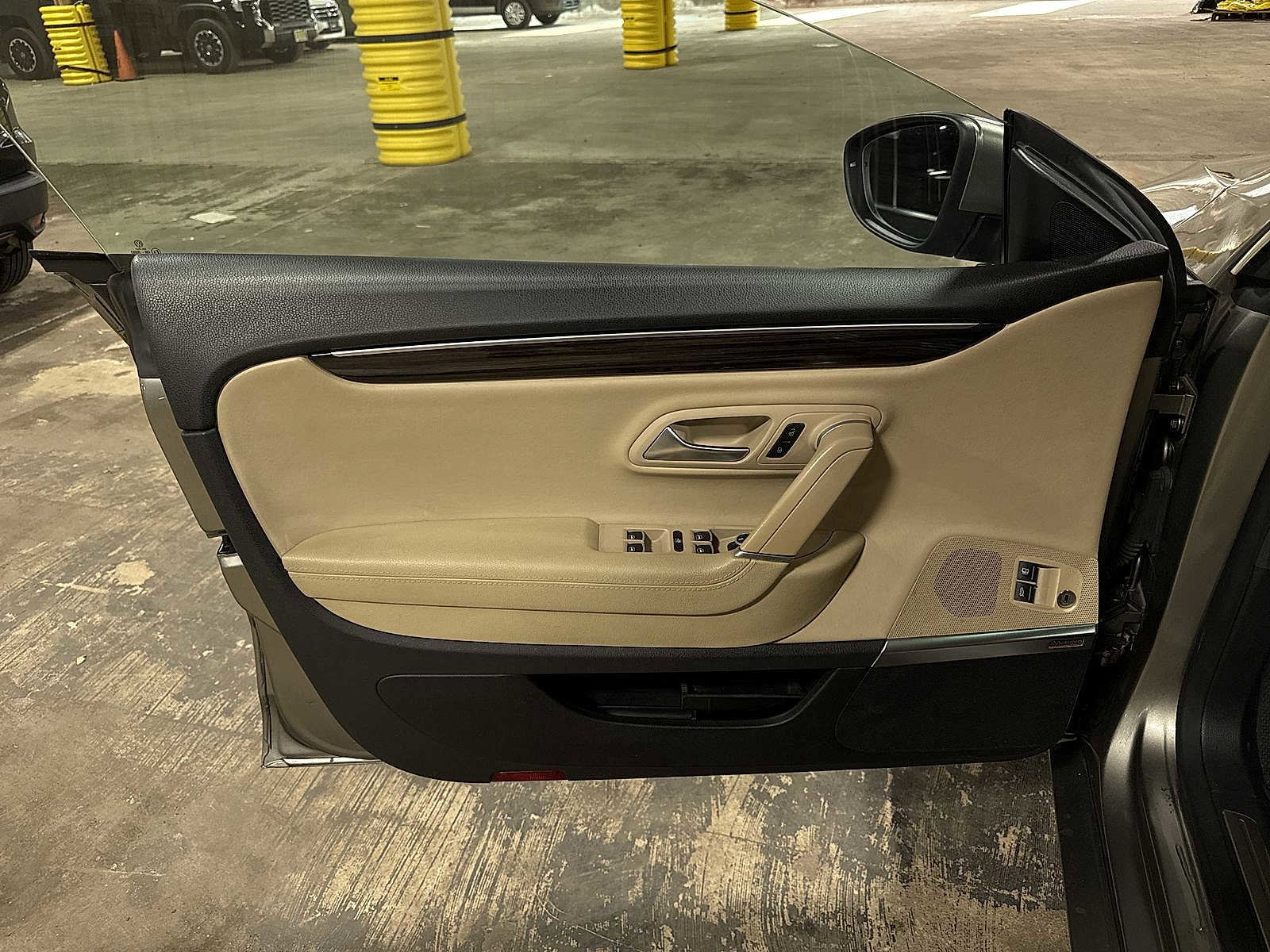 Used 2013 Volkswagen CC Executive image 31