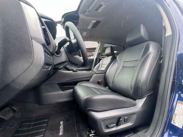 Used 2025 Nissan Rogue SL image 9
