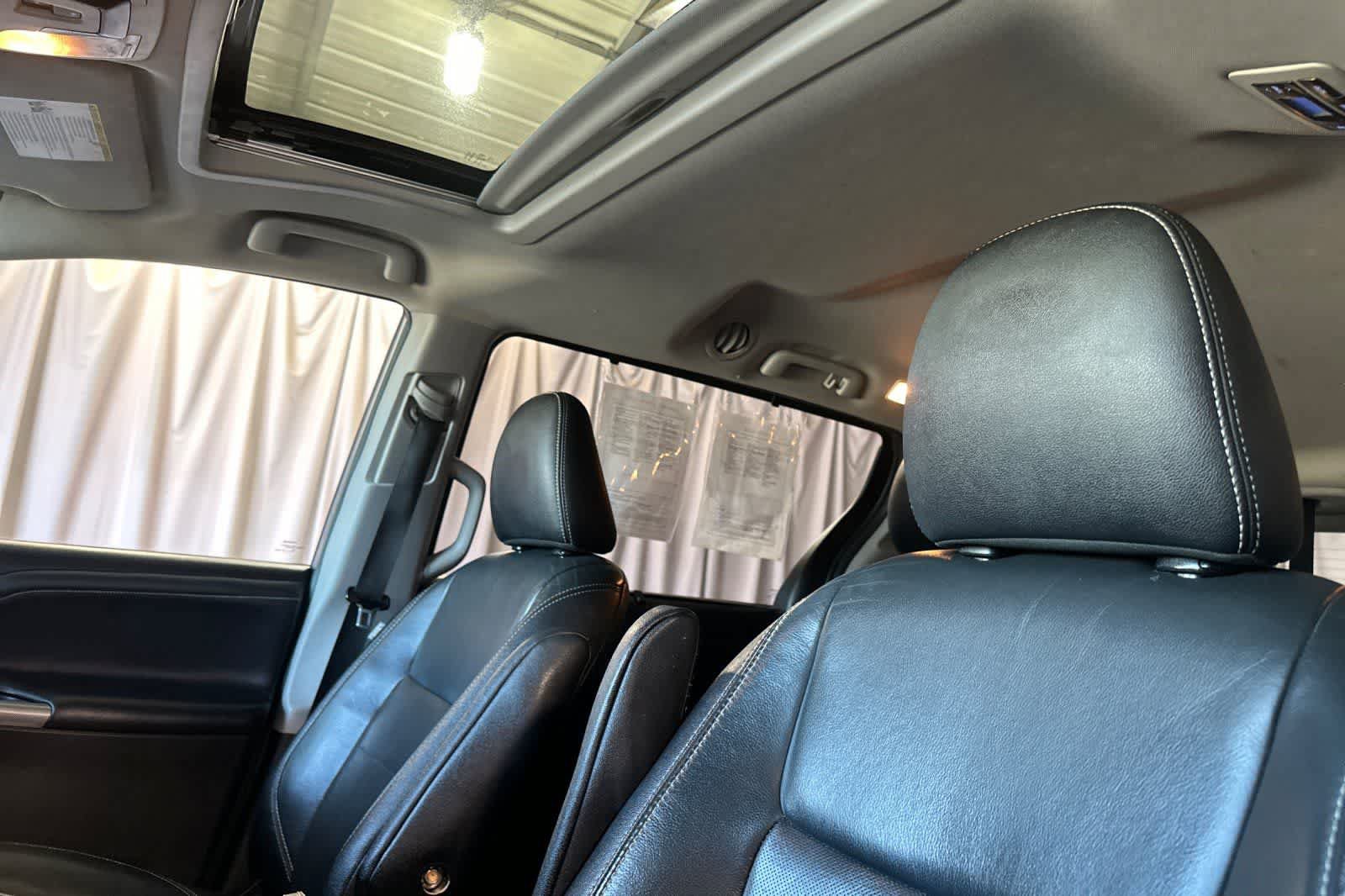Used 2015 Toyota Sienna SE w/ SE Preferred Package FWD image 21