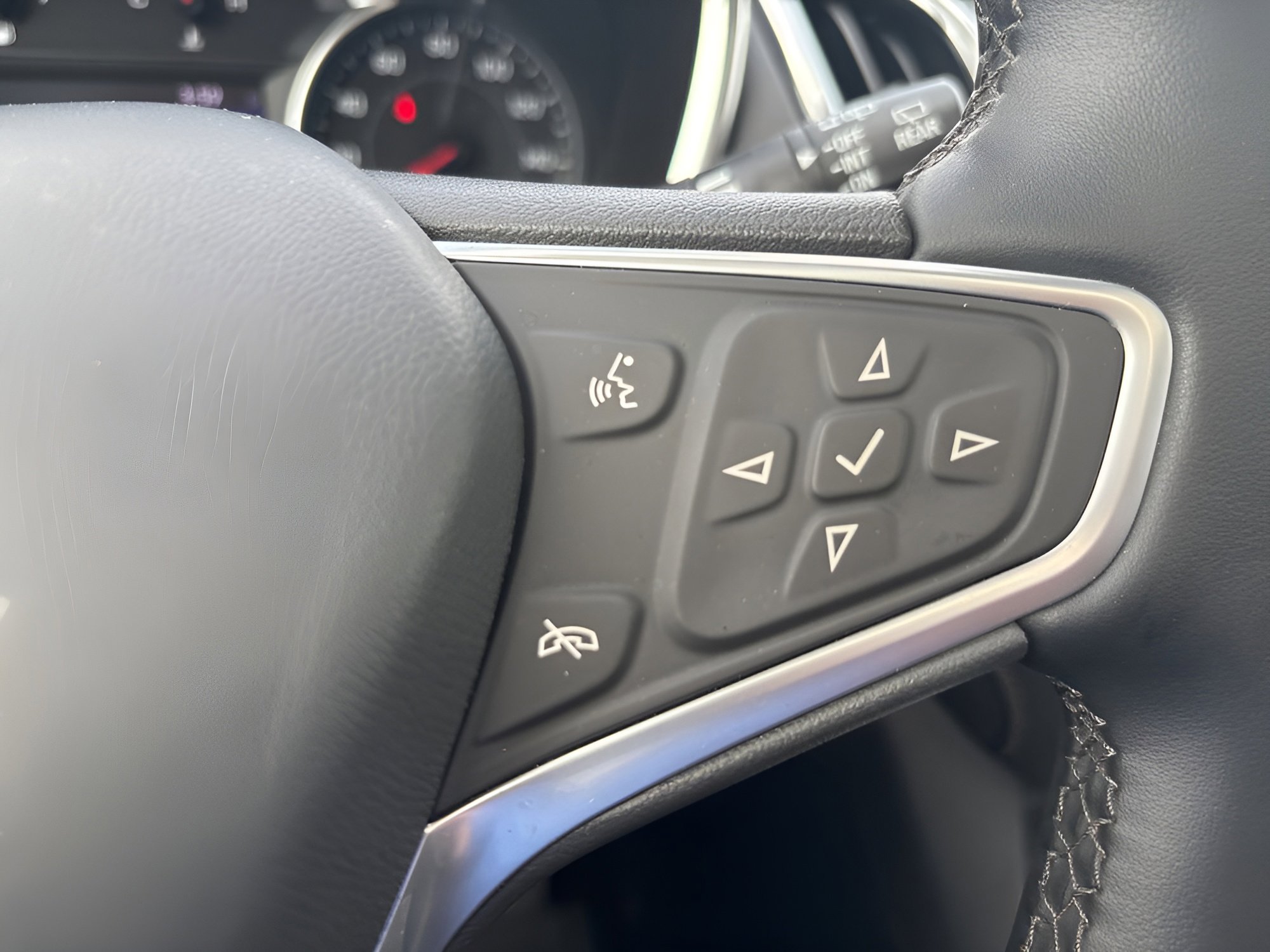 Used 2023 Chevrolet Equinox Premier AWD/4WD image 19