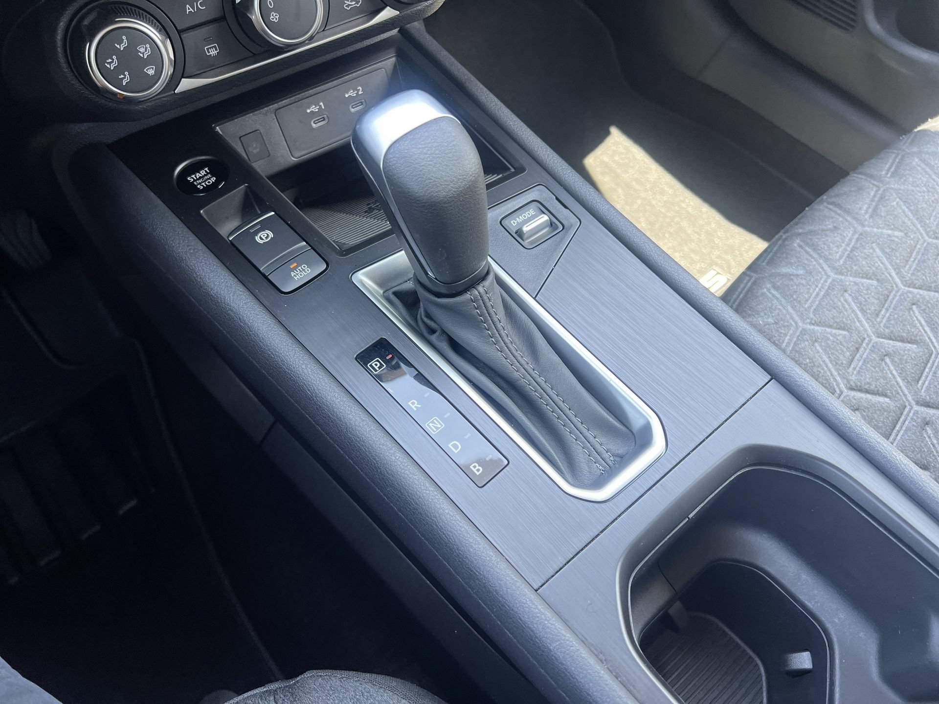 Used 2025 Nissan Kicks SV FWD image 8