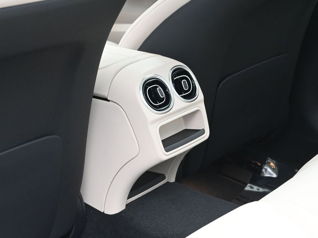 New 2025 Mercedes-Benz C 300 4MATIC Sedan image 23