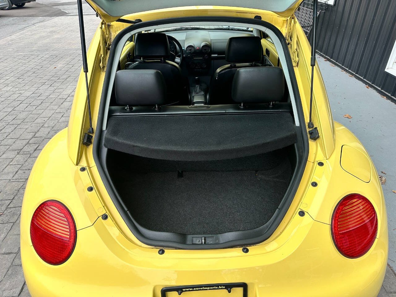 Used 2005 Volkswagen Beetle GL FWD image 11