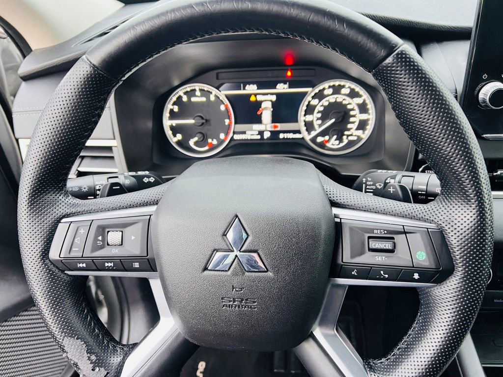 Used 2022 Mitsubishi Outlander SEL Black Edition image 13