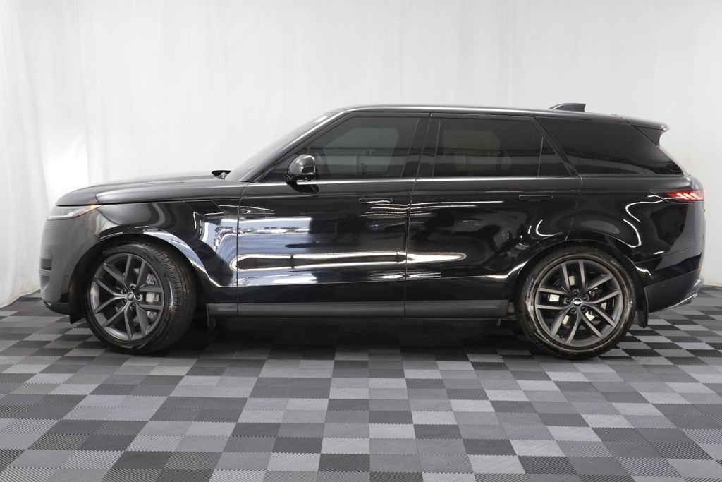 Used 2024 Land Rover Range Rover Sport SE AWD/4WD image 4