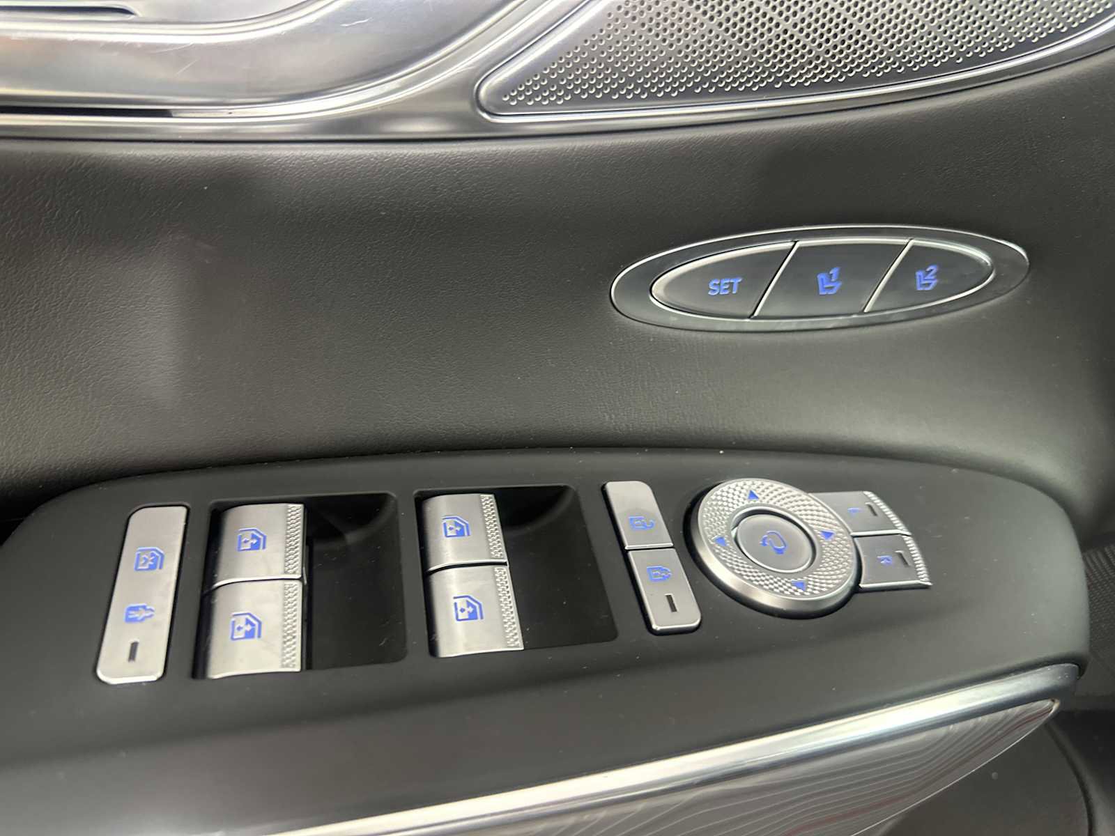 Used 2023 Genesis GV70 2.5T w/ Advanced Package image 26