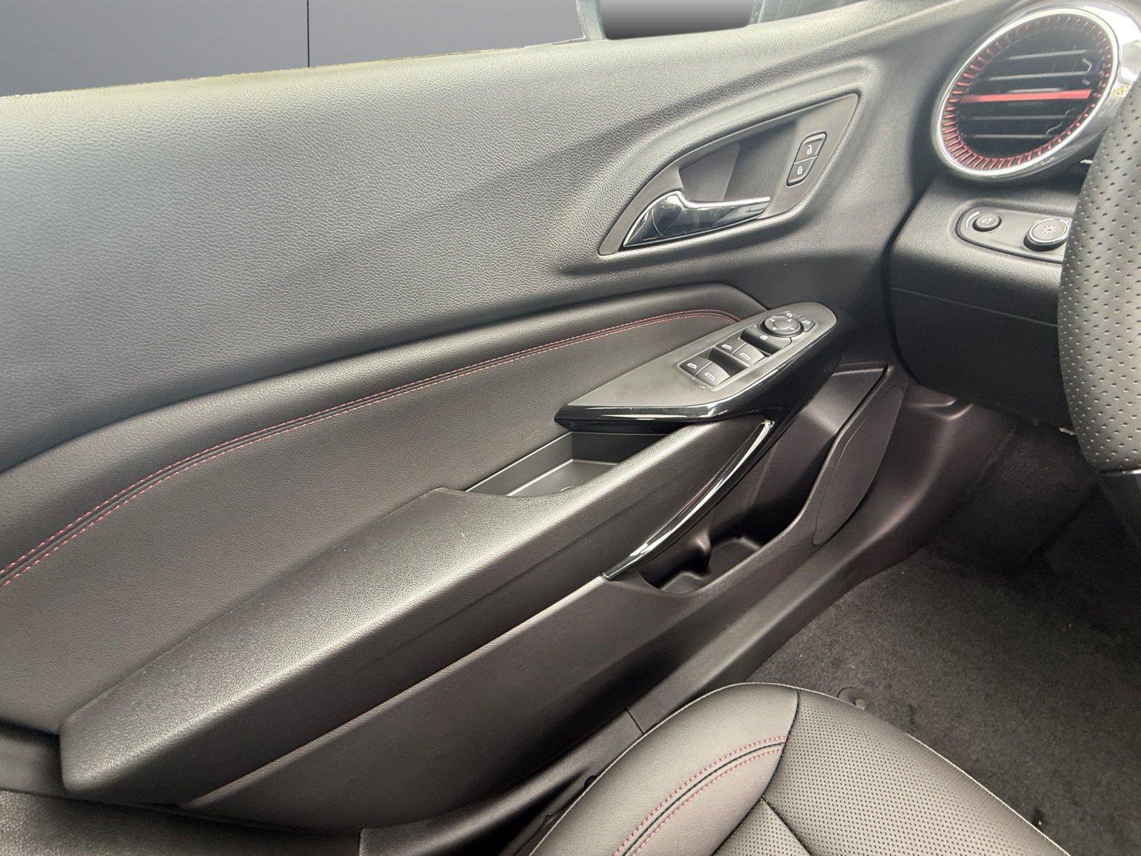 New 2026 Chevrolet Trax RS w/ Sunroof Package FWD image 17