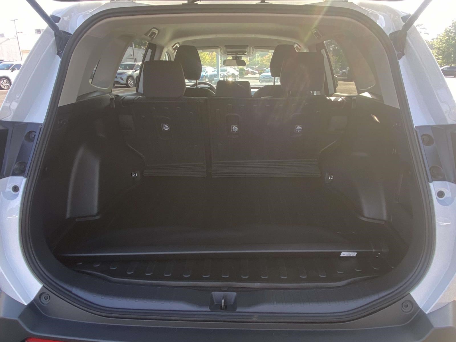 Used 2026 Toyota RAV4 LE AWD/4WD image 10