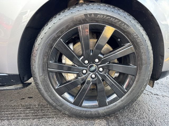 Used 2023 Land Rover Range Rover Long Wheelbase SE image 40