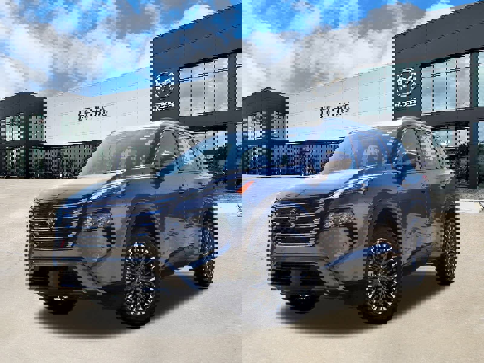 Used 2025 Nissan Rogue SL w/ Tech Package image 1