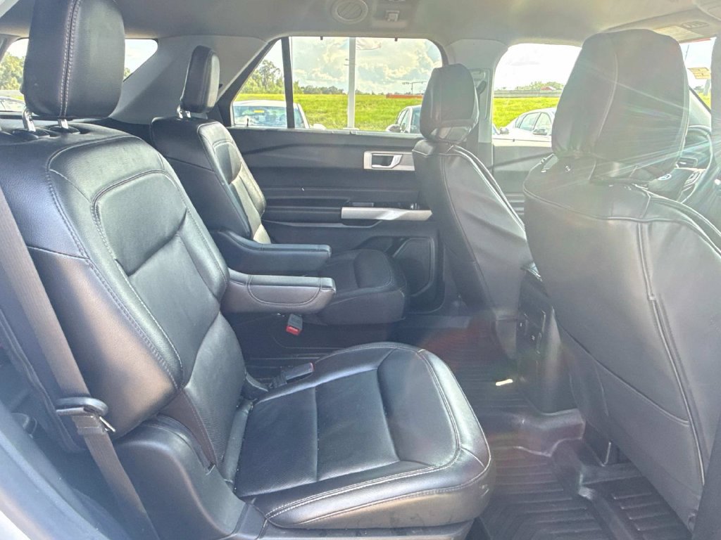 Used 2022 Ford Explorer Limited w/ Equipment Group 301A RWD image 13