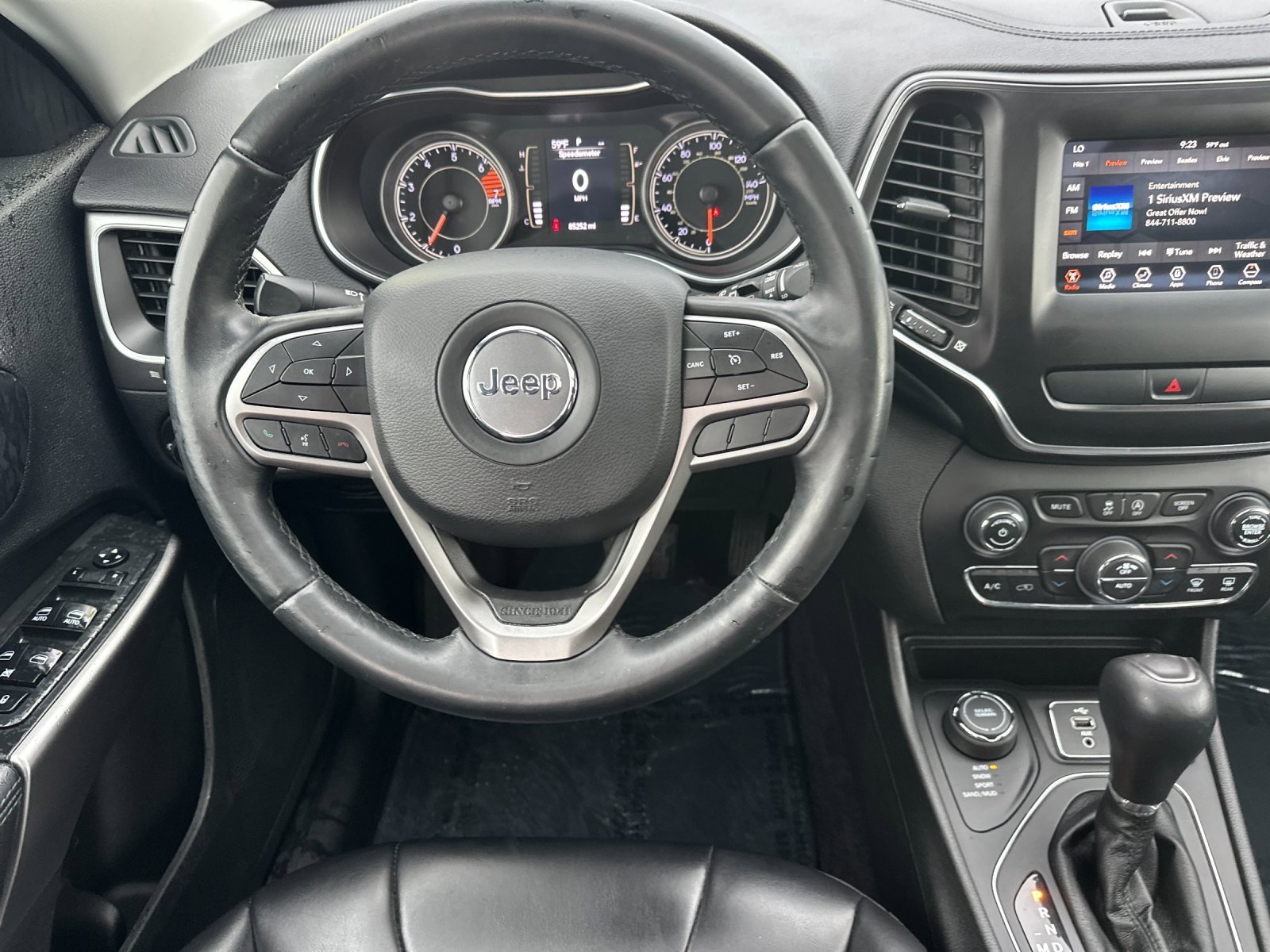 Used 2019 Jeep Cherokee Latitude Plus w/ Comfort/Convenience Group image 13