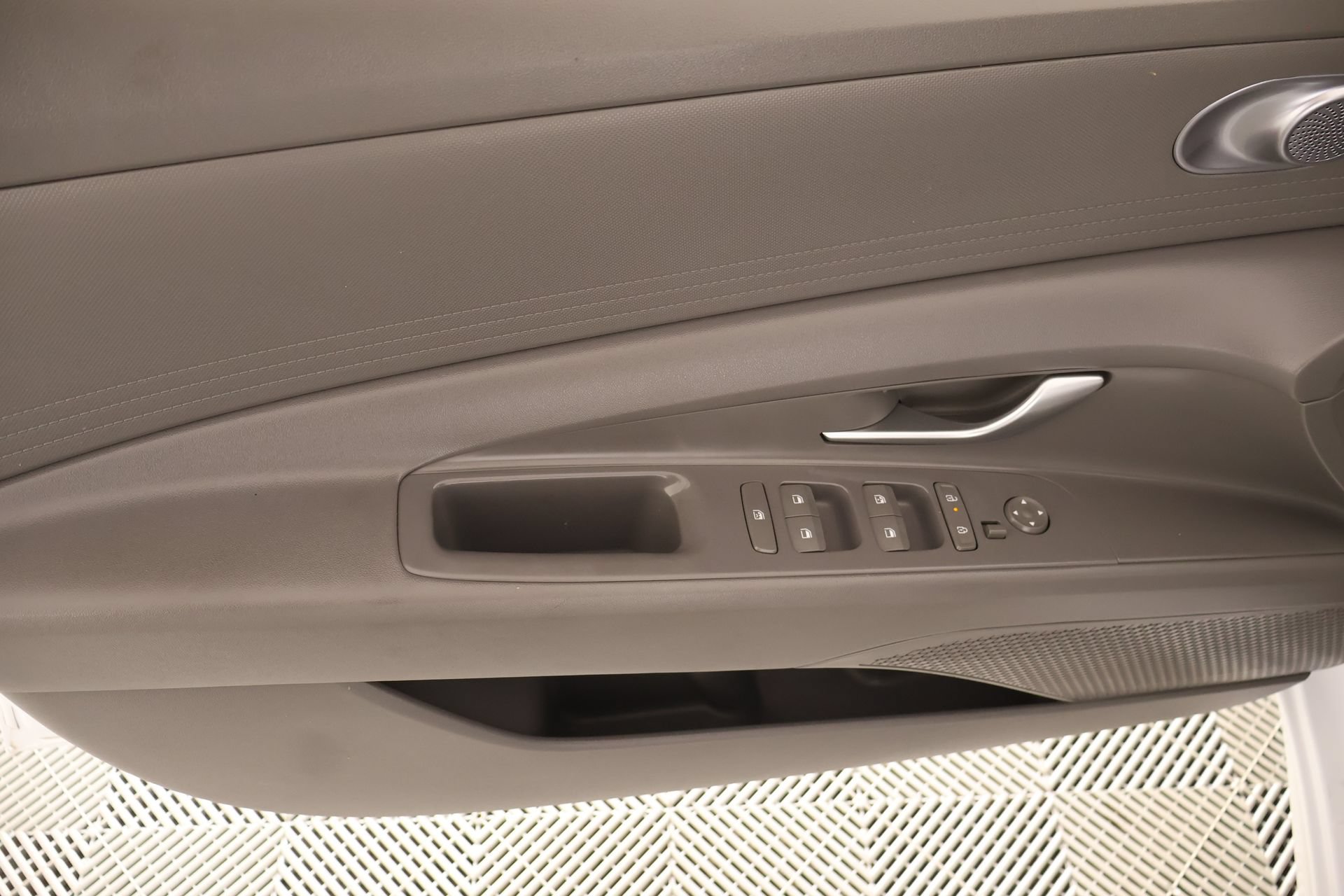 Used 2024 Hyundai Elantra SEL FWD image 15