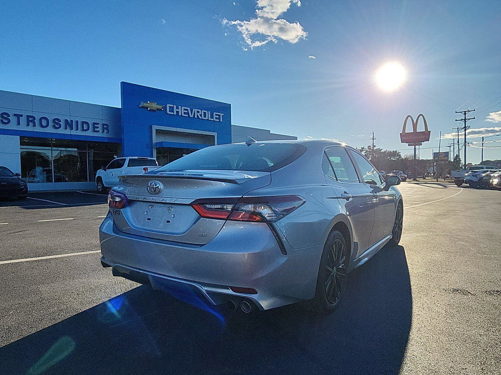 Used 2023 Toyota Camry SE image 5