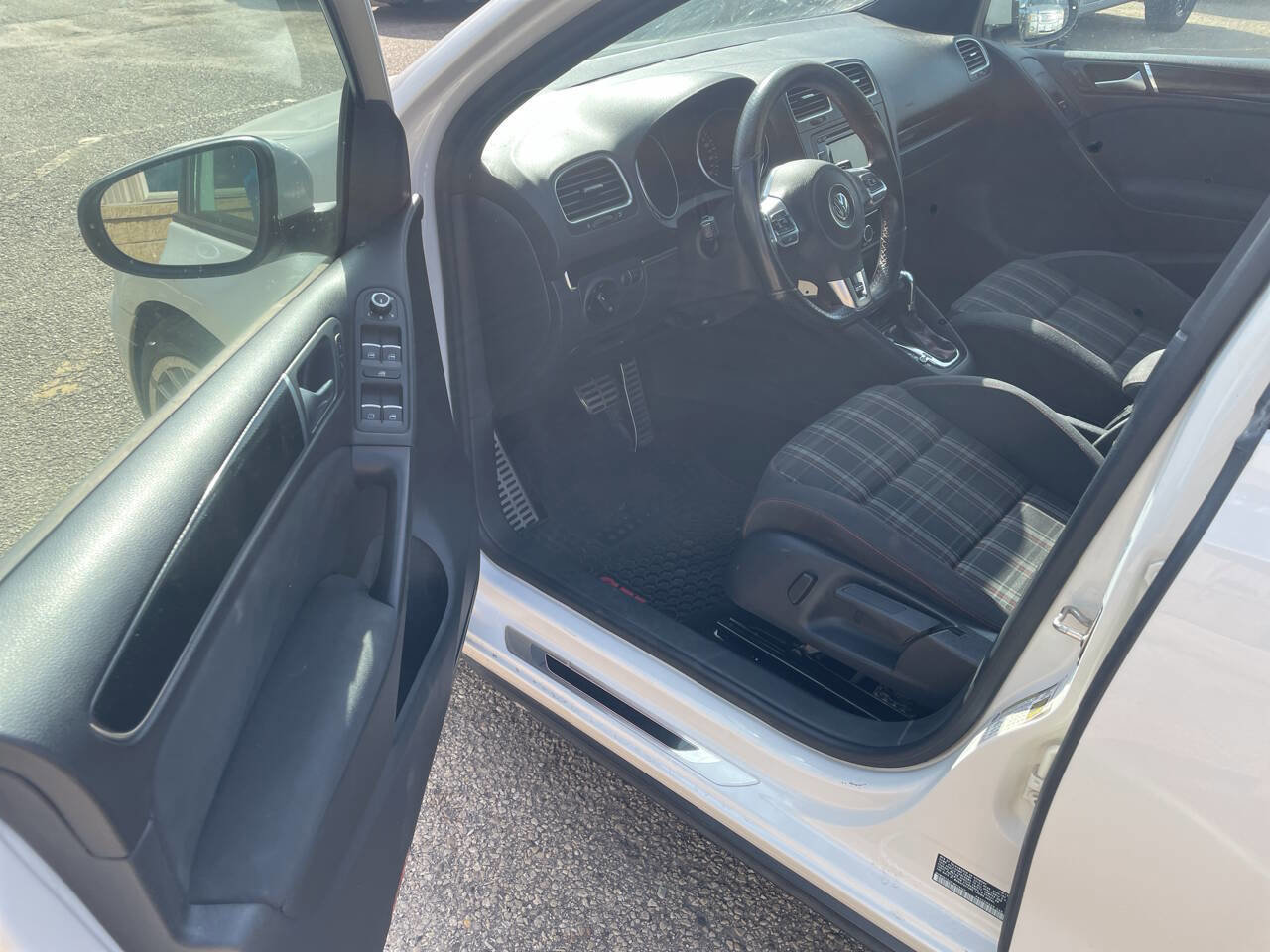 Used 2014 Volkswagen GTI Wolfsburg Edition image 8