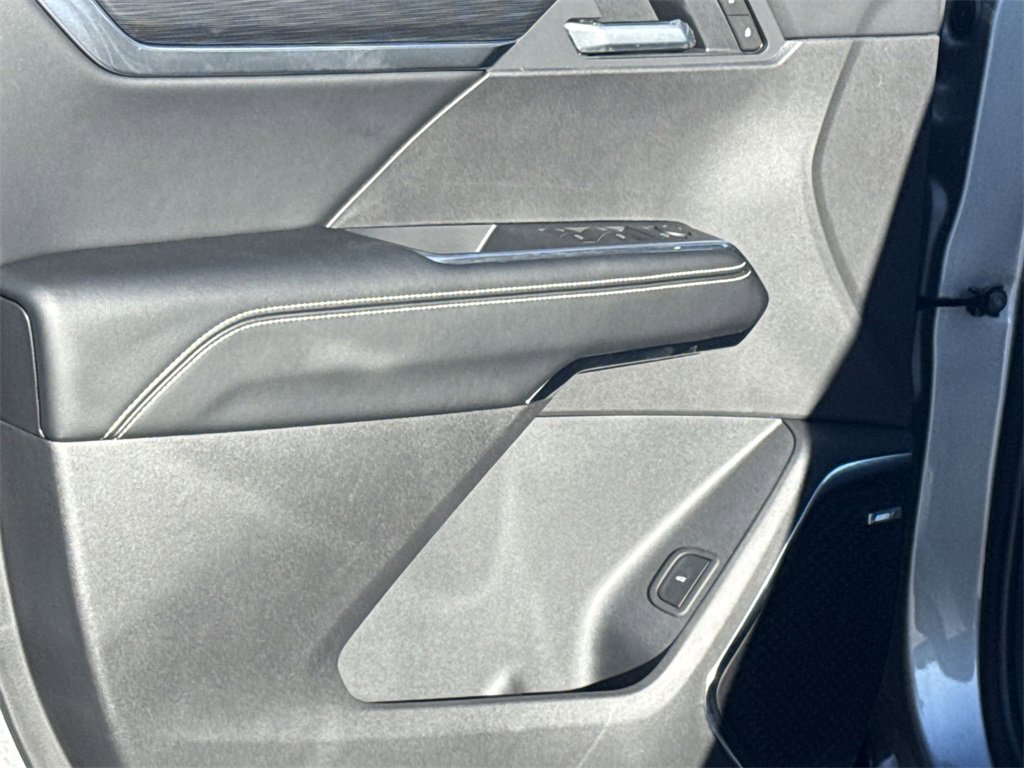 New 2025 GMC Acadia Elevation image 25