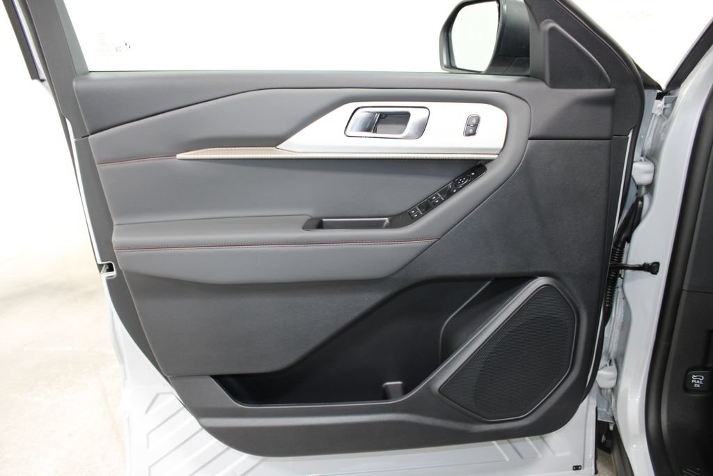 New 2026 Ford Explorer Active RWD image 17