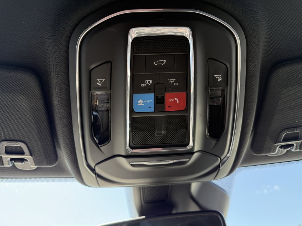 Used 2023 Jeep Grand Cherokee Altitude AWD/4WD image 30