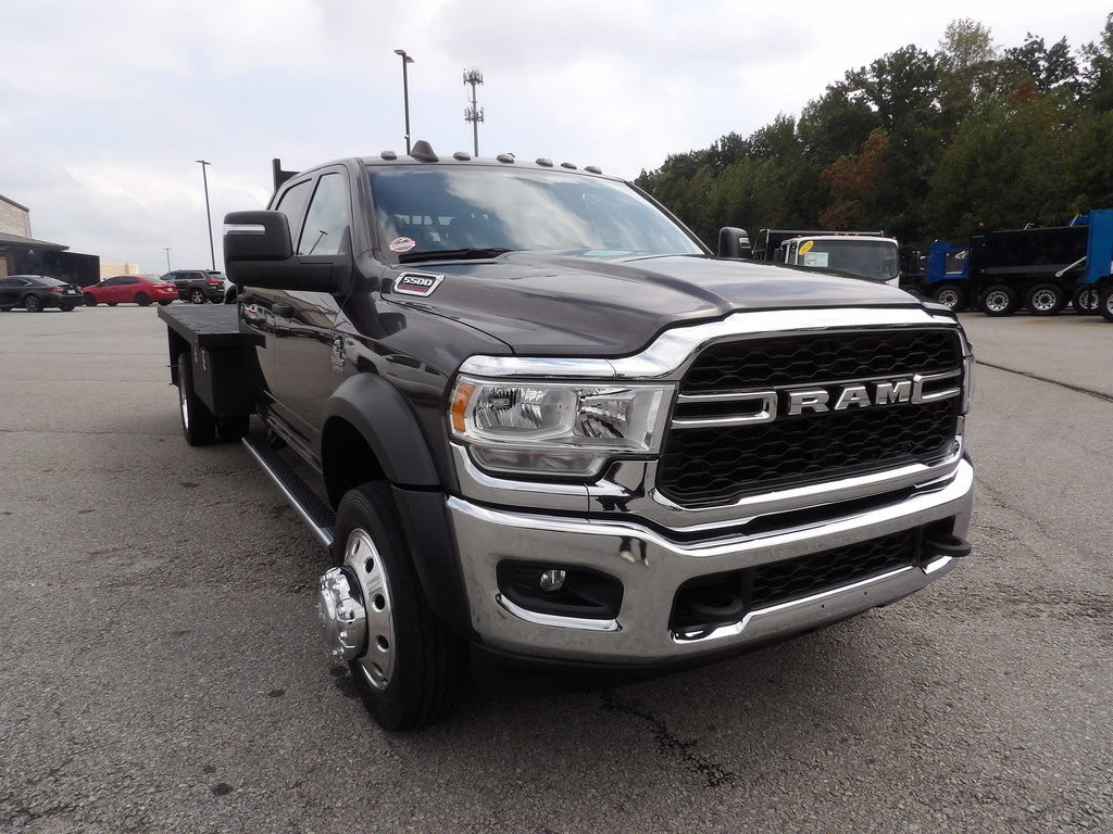 Used 2023 RAM 5500 Tradesman w/ Chrome Appearance Group AWD/4WD image 11