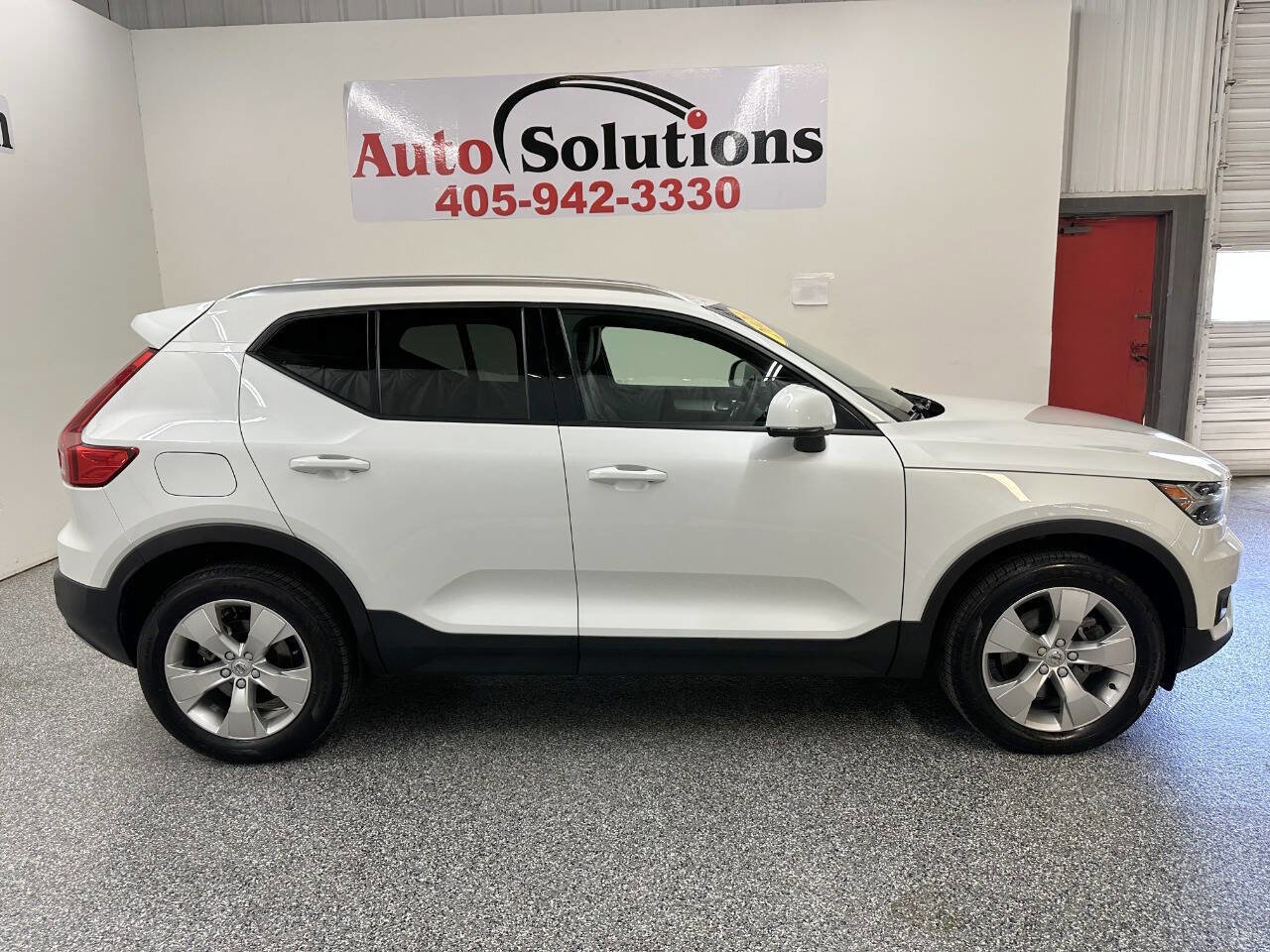 Used 2021 Volvo XC40 T5 Momentum image 8