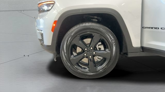 Used 2025 Jeep Grand Cherokee L Limited w/ Black Appearance Package AWD/4WD image 23