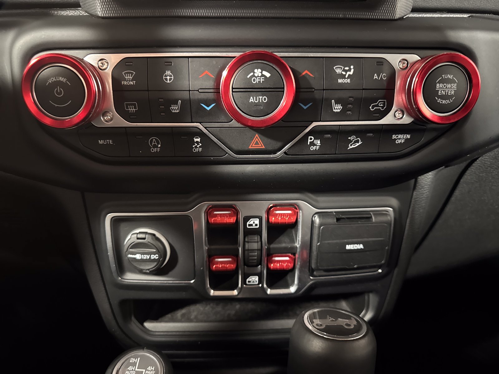 Used 2019 Jeep Wrangler Unlimited Sahara AWD/4WD image 12
