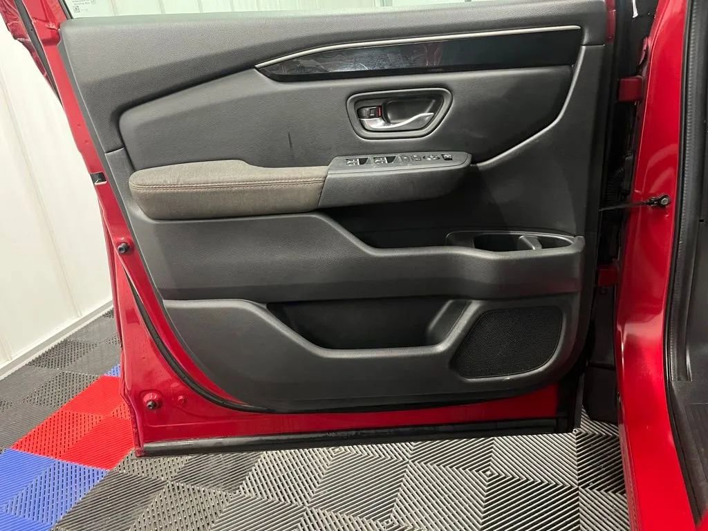 Used 2023 Honda Pilot Sport image 11