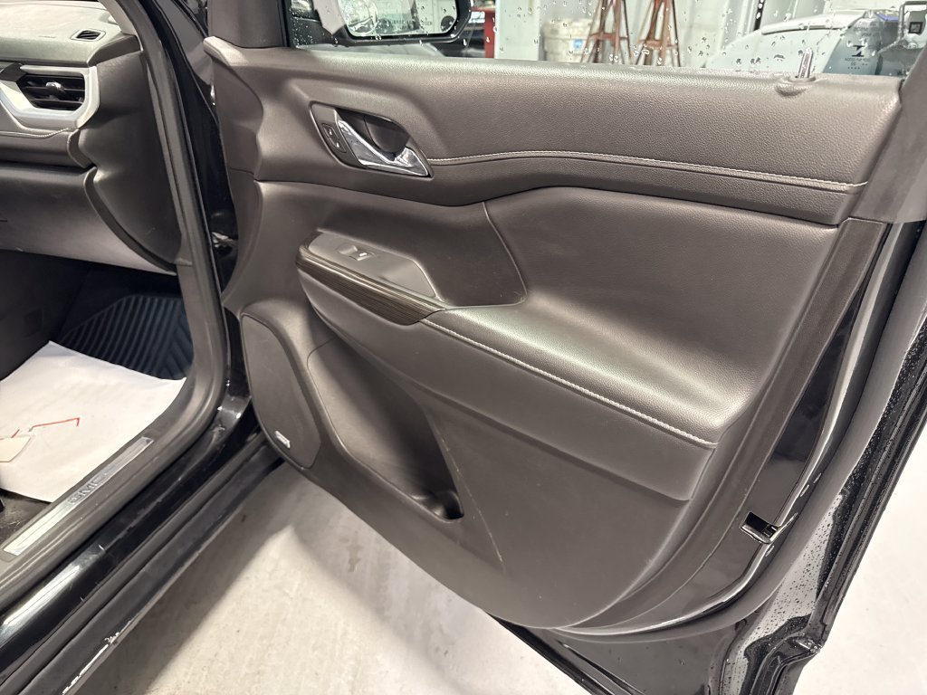 Used 2023 GMC Acadia SLT AWD/4WD image 35