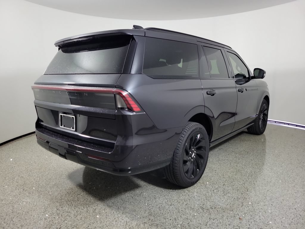New 2025 Lincoln Navigator Reserve w/ Jet Appearance Package AWD/4WD image 4