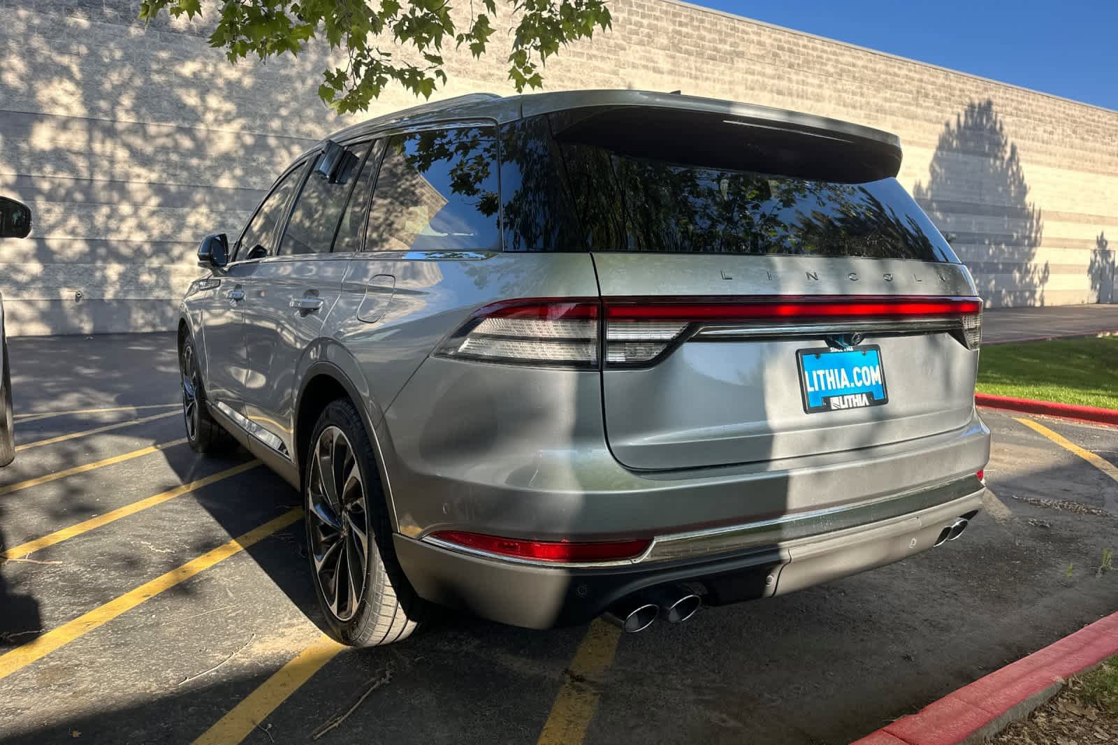 Used 2021 Lincoln Aviator Reserve w/ Equipment Group 202A AWD/4WD image 6