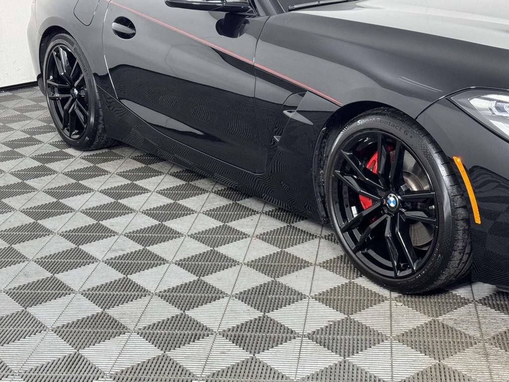 Used 2025 BMW Z4 M40i w/ Edition RWD image 12