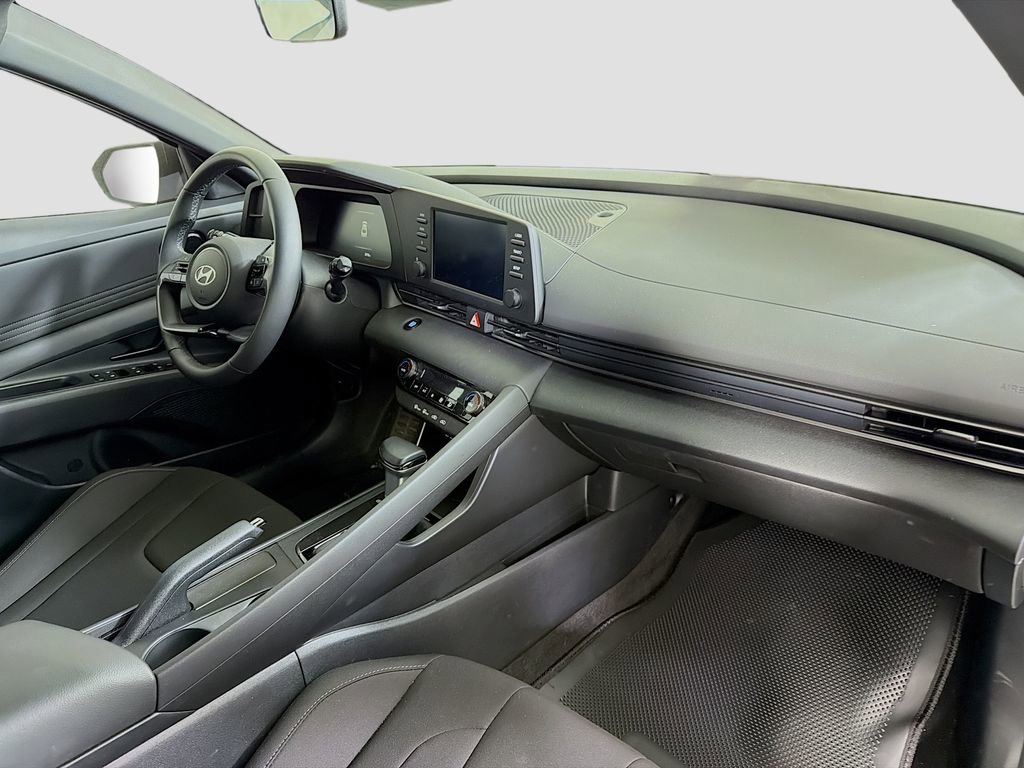Used 2025 Hyundai Elantra Sport image 28