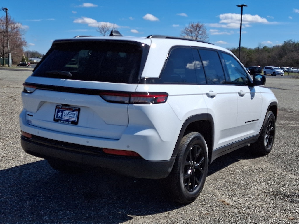 Certified 2024 Jeep Grand Cherokee Altitude AWD/4WD image 11