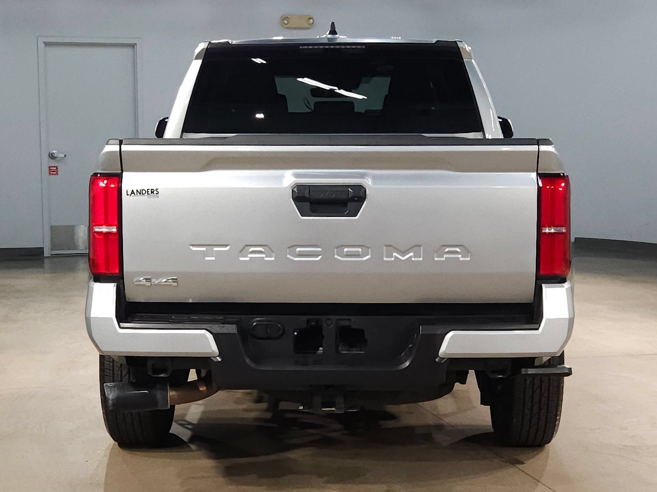 Certified 2025 Toyota Tacoma SR5 AWD/4WD image 6