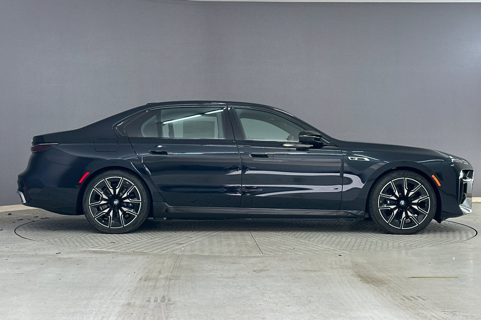 New 2026 BMW i7 M70 w/ Premium Package image 7