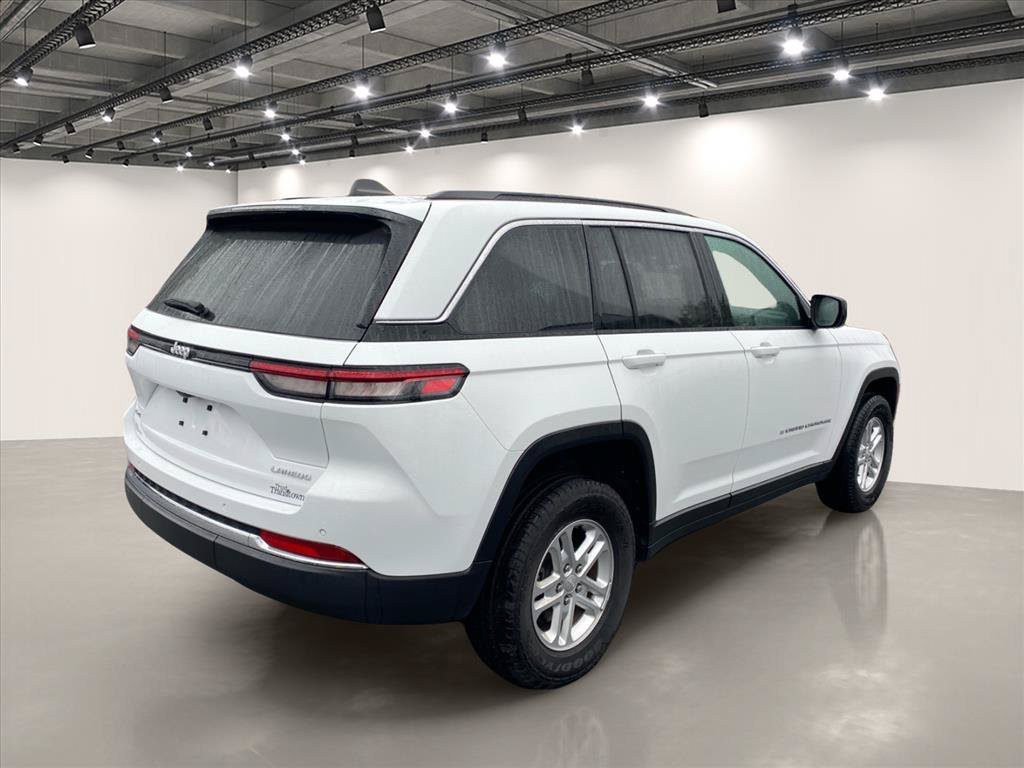 Certified 2025 Jeep Grand Cherokee Laredo AWD/4WD image 7