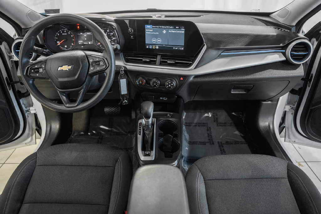 Used 2025 Chevrolet Trax LS FWD image 17