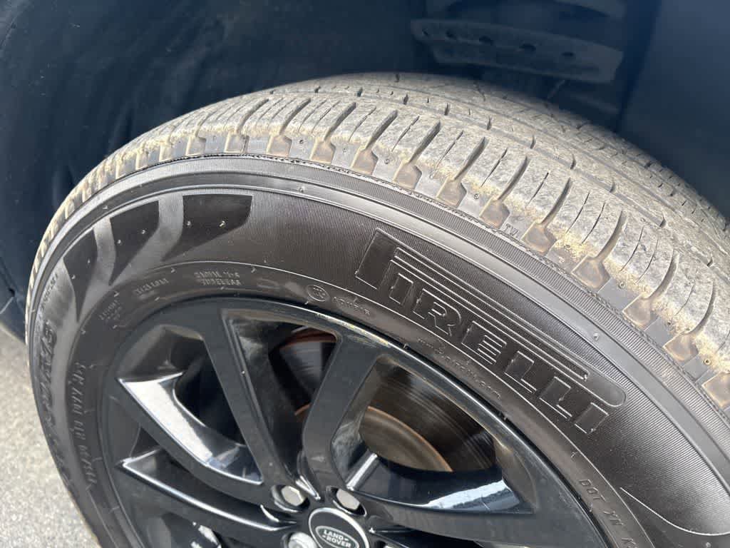 Used 2018 Land Rover Discovery Sport SE AWD/4WD image 4