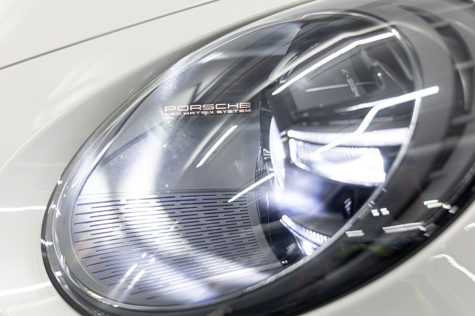 Used 2025 Porsche 911 Turbo S w/ 911 Turbo Sportdesign Package image 13