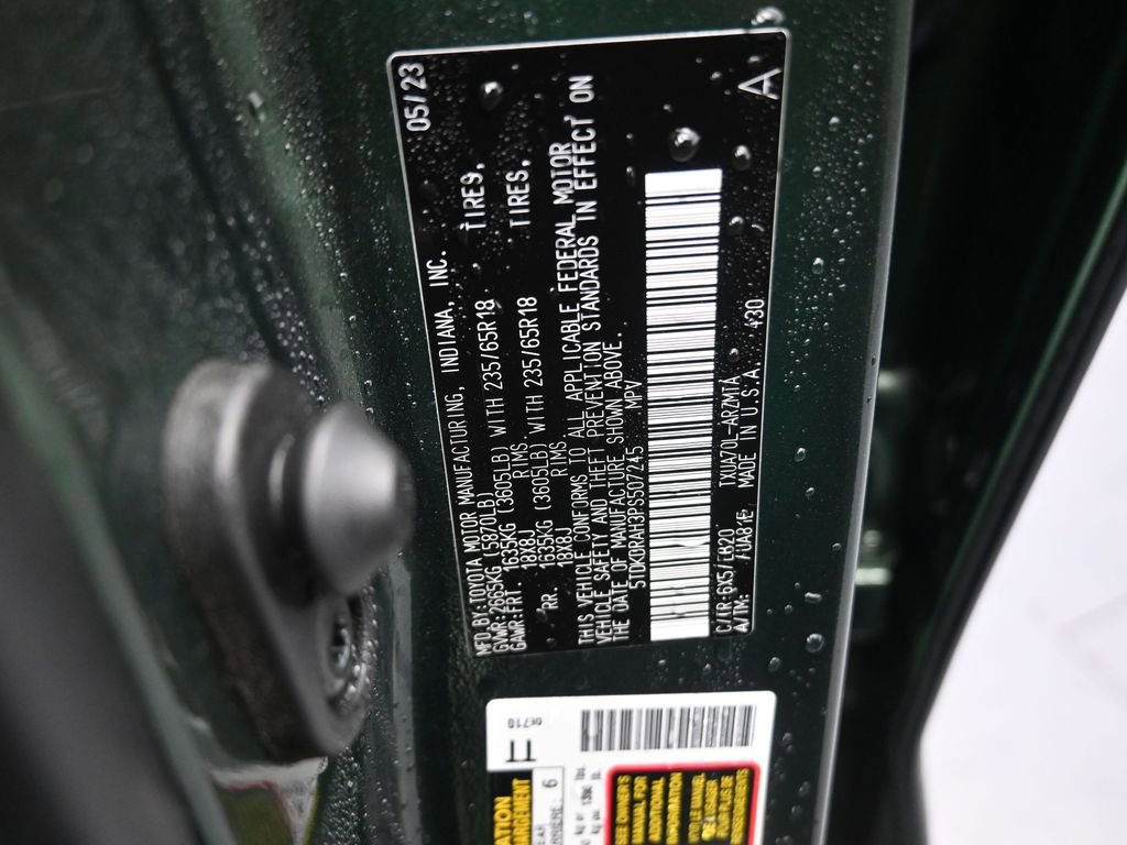 Used 2023 Toyota Highlander XLE image 11