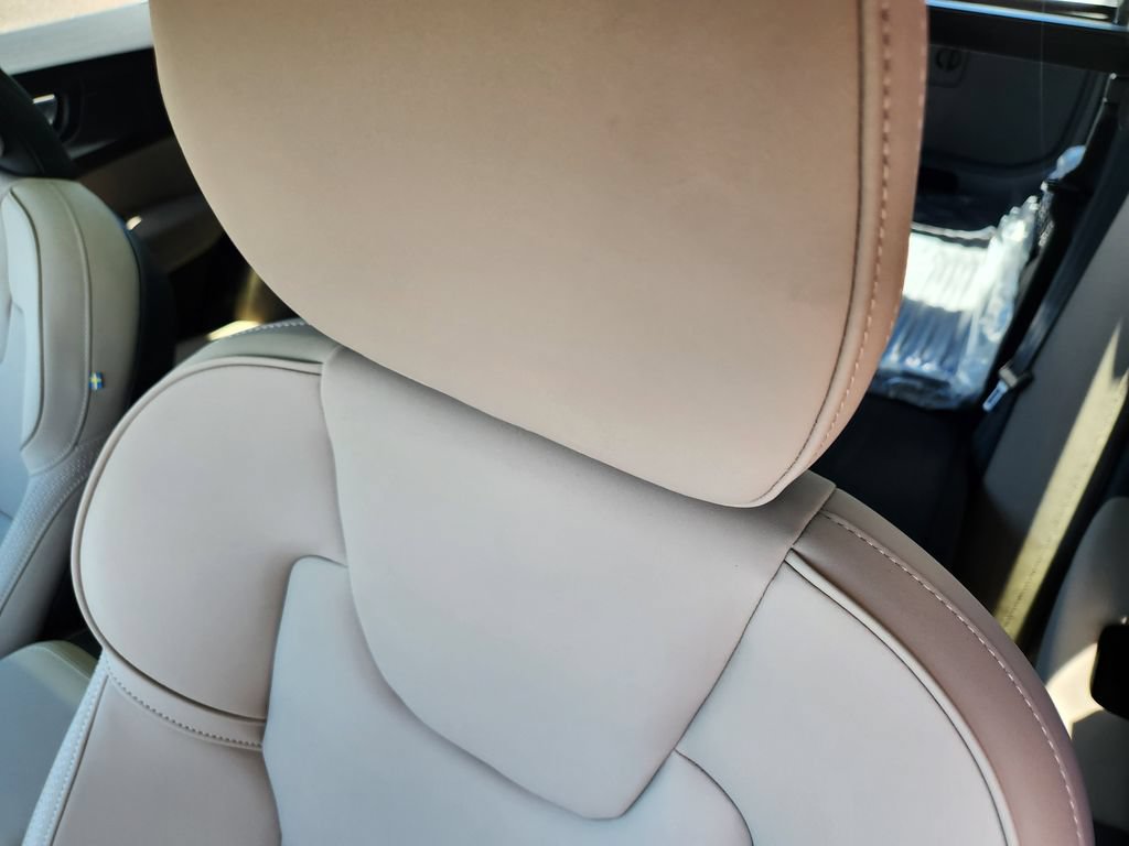 New 2026 Volvo XC60 T8 Plus w/ Protection Package Premier AWD/4WD image 6