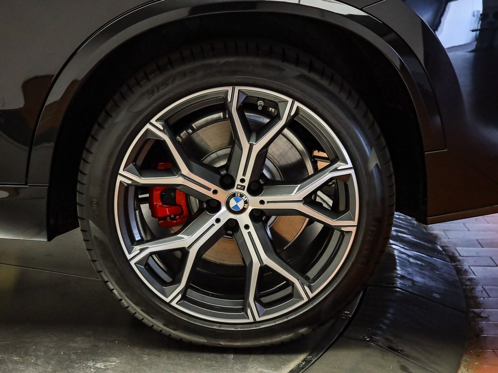 Used 2026 BMW X5 xDrive50e w/ M Sport Package image 11