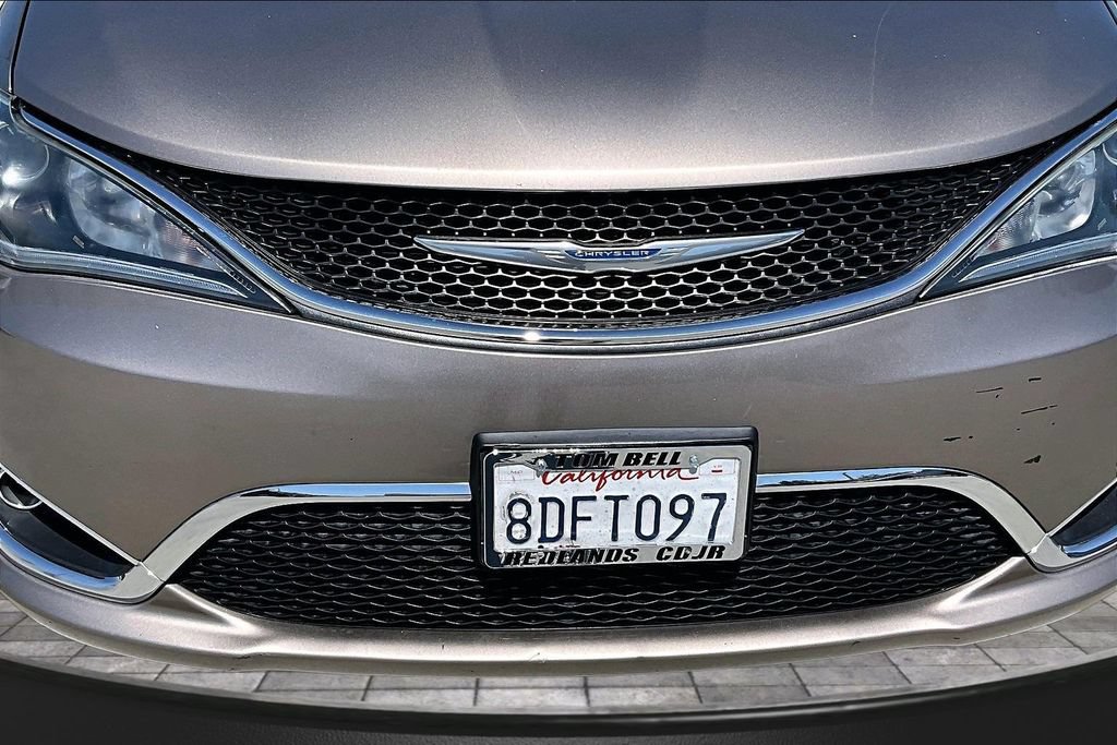 Used 2018 Chrysler Pacifica Touring Plus w/ Tire & Wheel Group FWD image 30